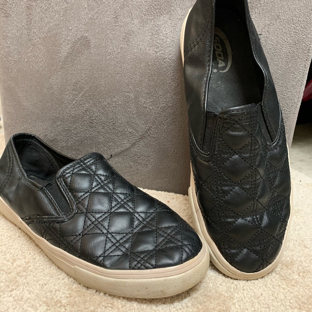Black slip on shoes - Picture 1 of 2